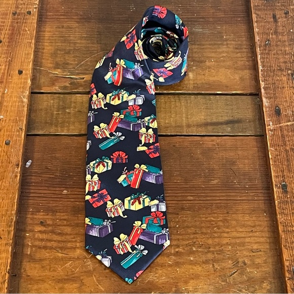 Lands’ End Direct Merchants 100% silk, wrapped presents tie. - Picture 2 of 5